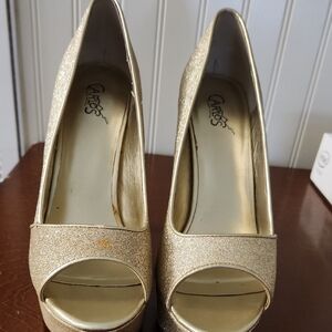 Carlos by Carlos Santana Gold Glitter Peep Toe Heels